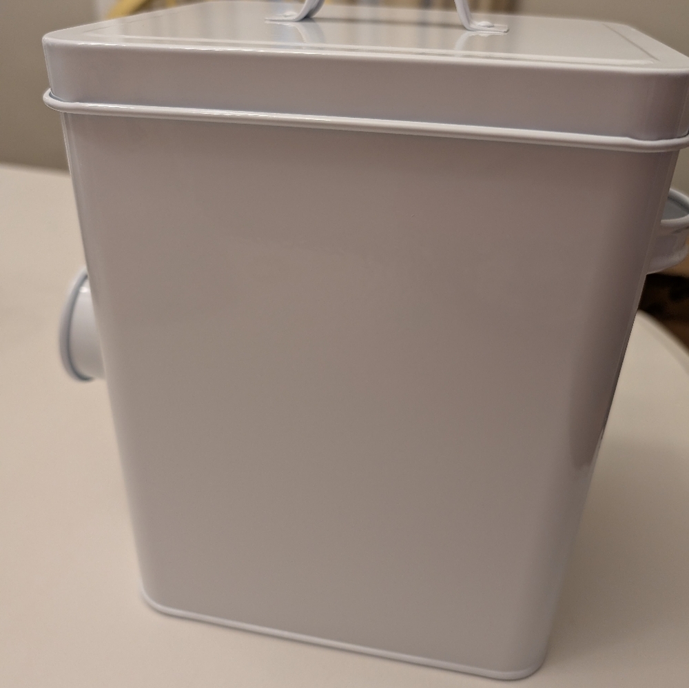 NIB White Laundry Tin with Scoop - Picture 5 of 5